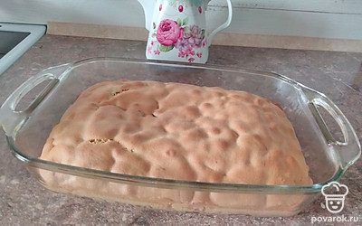 Бисквит готов, можно поесть с любимым напитком.