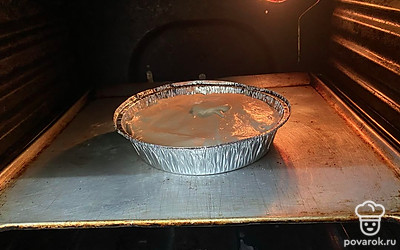 Отправьте в духовку выпекаться на 30 минут при 180 градусах.