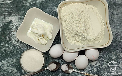 Соедините муку с содой для наполнения кислородом. Рассчитайте необходимое количество всех ингредиентов.