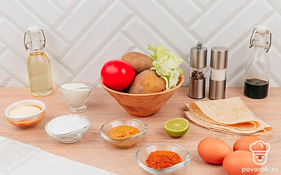 Предварительно отварите картофель и остудите его.