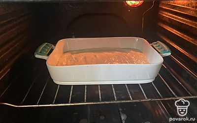 И отправьте выпекаться в духовку на 30 минут при 180 градусах.