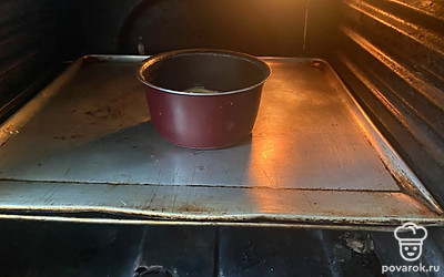 Отправьте выпекаться в духовку на 30 минут при 180 градусах.