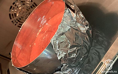 Поставить в разогретую до 180 градусов духовку на 1 час.