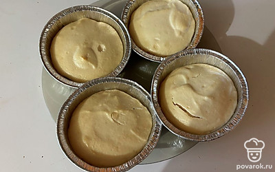 Подавайте чизкейк к столу с чаем. 