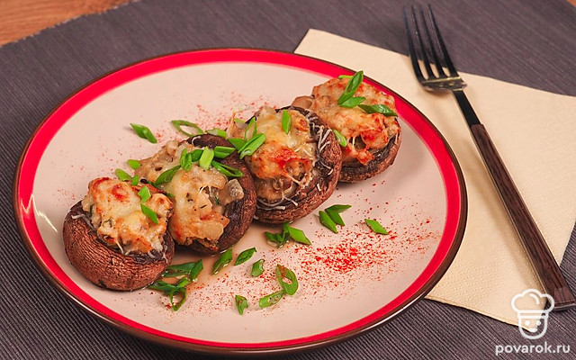 Шампиньоны, фаршированные курицей — Рецепт с фото