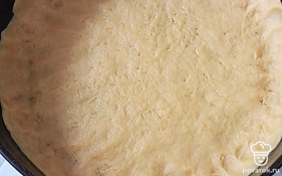 Распределите тесто по форме и уберите в холодильник.