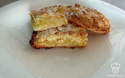 Полностью остужаем и разрезаем на кусочки. 