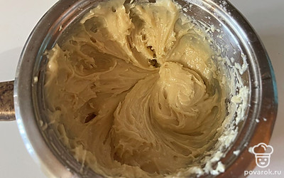 Взбейте тесто при помощи блендера до гладкости. 