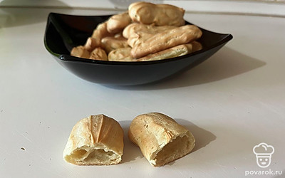 Подавайте пирожные к столу с горячим чаем. 