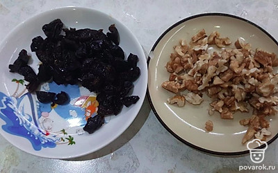 Подготавливаем начинку. 