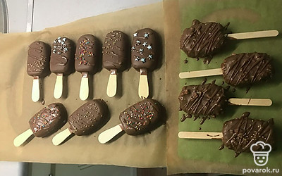 Украшаем десерт и отправляем в холодильник.