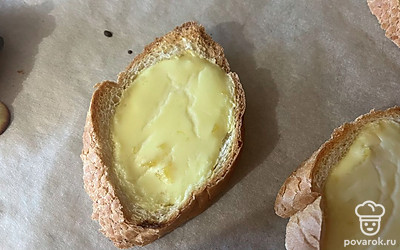 Подавайте к столу с горячим чаем.