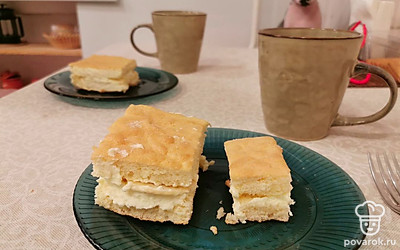 Готово. Для гостей этот вариант, возможно, не подойдет, но для своих быстренько сделать к чаю самое то. Уплетают за пару дней.