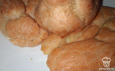 Готовые пирожные начиняем заварным кремом или сгущёнкой. 