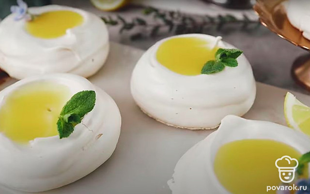 Десерт «Павлова» с лимонным курдом — Рецепт с фото