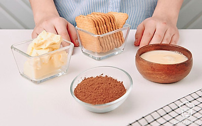 Заранее достаньте масло из холодильника.