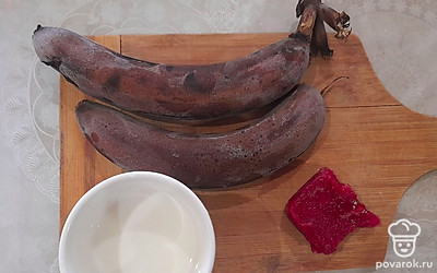 Подготовить все ингредиенты. Предварительно заморозить 2 банана (2 часа).