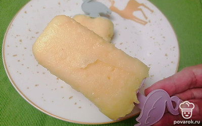 Подаём порционно в замороженном виде. Приятно вам аппетита! 