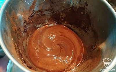 Взбивайте до получения однородной кремообразной массы.