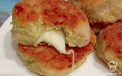 Подавайте крокеты горячими, с любимым соусом или просто со сметанкой. Приятного аппетита!