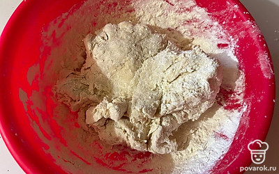 Замесите тесто. 