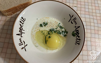 Также туда поместите нарезанный укроп. 