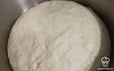 Оставляем тесто отдохнуть минут на 40-60. За это время оно увеличится в объеме в 2 раза.
