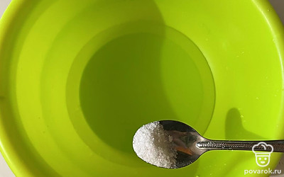 Добавьте к воде соль. 