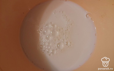 Подогрейте молоко до 40 градусов.