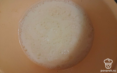 Влейте подсолнечное масло и перемешайте.