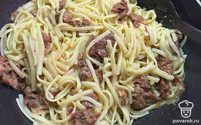 Лапша с тушенкой и сливочным маслом — Рецепт с фото