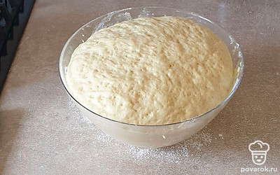 Тесто готово. Лучше всего оно подходит для пирожков как печеных, так и жареных.