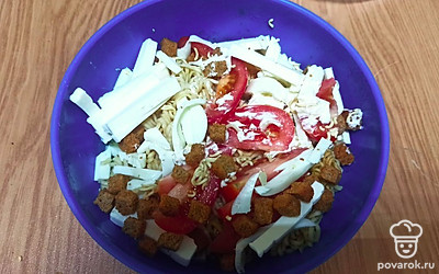 Все продукты смешайте и заправьте майонезом. Блюдо готово.