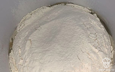 Добавить муку. 