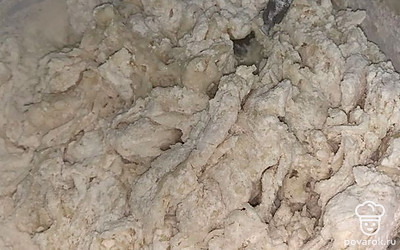 Тесто хорошо перемешать и оставить на 30 минут подниматься. 