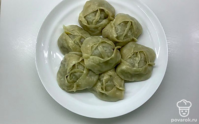 Готовые манты сразу снять с решёток.