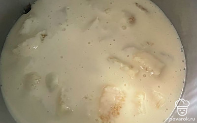 Вылейте все в форму. Запекайте 17 минут при 180 градусах.