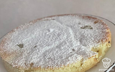 Перед подачей посыпьте сахарной пудрой.