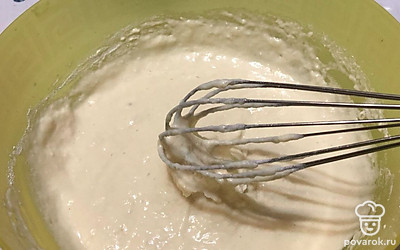 Так как начинка тяжелая, то тесто нужно погуще.