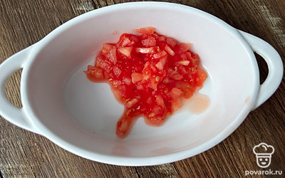Мякоть нарежьте мелким кубиком.