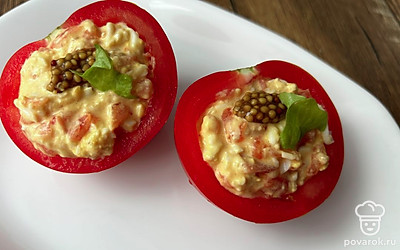 Украсьте горчицей и листочками салата. Приятного аппетита!