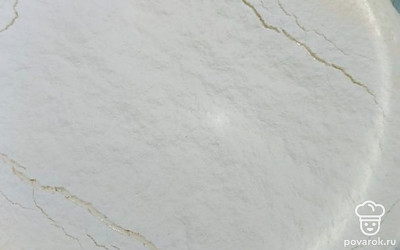 Просейте муку.