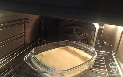 Выпекайте в духовке примерно 40-45 минут при 180 градусах до красивой румяной корочки. 