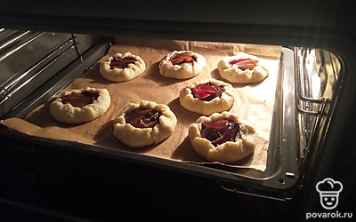 Выпекайте 25 минут при 180 градусах. 