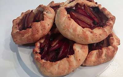 Слегка остудите готовую выпечку. Приятного аппетита! 