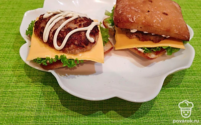 Подавайте сразу после приготовления. 