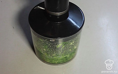 Взбейте до однородного соуса.