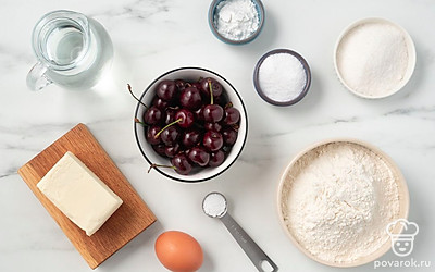 Просейте муку. Вымойте яйцо. Масло уберите в холодильник, пока оно не понадобится.