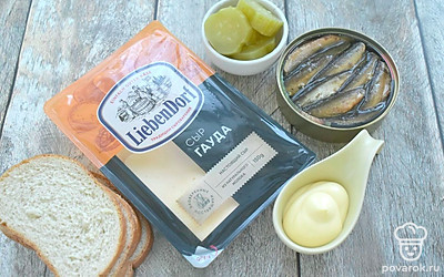 Подготовьте все ингредиенты. Разогрейте духовку до 180 градусов.