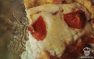 Подавайте пирог с чаем.